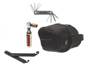 Zestaw naprawczy BLACKBURN LOCAL CO2 RIDE KIT (torebka podsiodłowa, kluczyk podręczny, łyżki, pompka CO2)